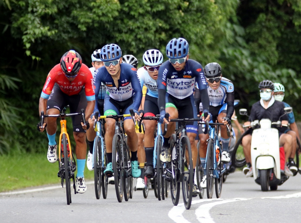 公路菁英排名賽首波領先小組。