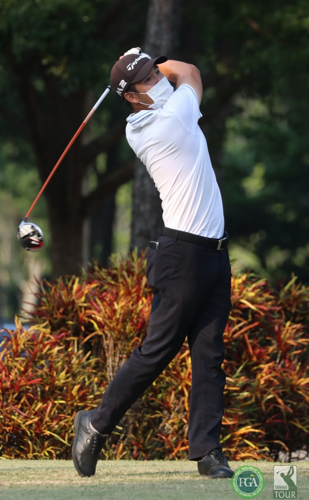 大安公開賽第二回合何祐誠70.67(-7)暫並列第三.。