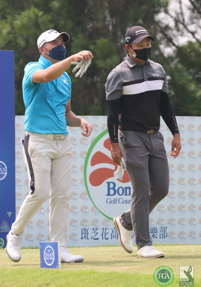 大安公開賽第二回合李玠柏（右）和詹世昌(-8)暫並列第一。