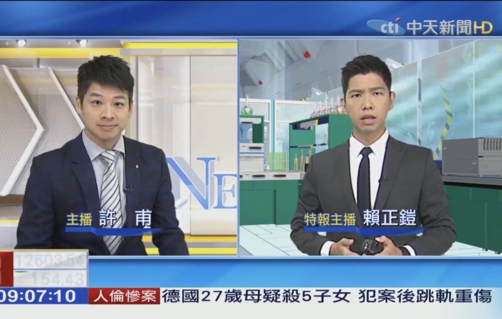 賴正鎧（右）擔任中天主播。