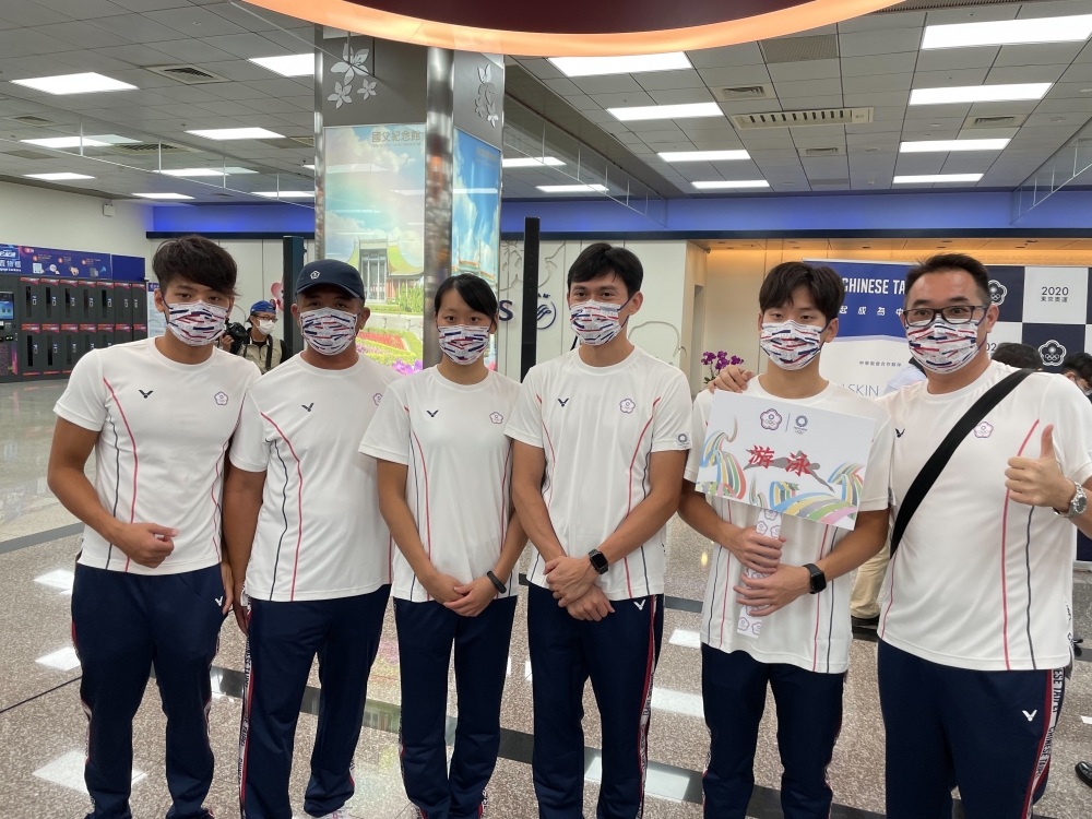 中華游泳隊出征東奧。泳協／提供。