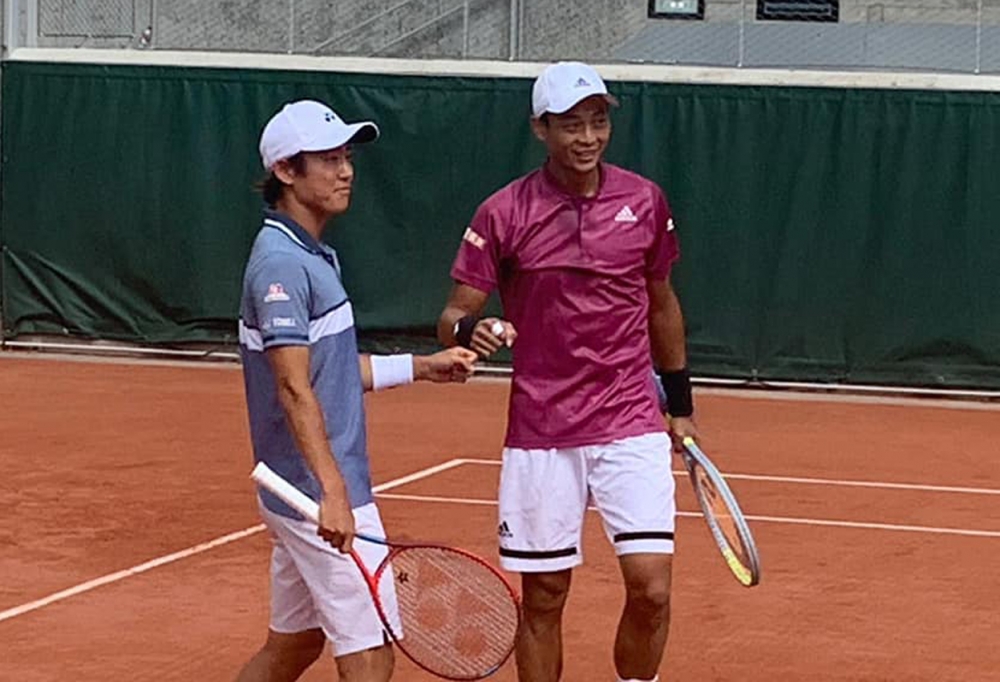 盧彥勳（右）和西岡良仁。取自盧彥勳粉專。