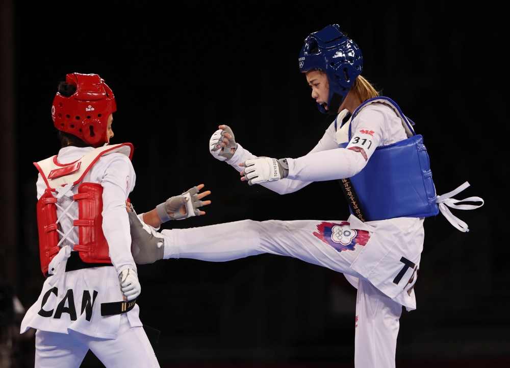 羅嘉翎（右）勇奪銅牌。體育署提供。