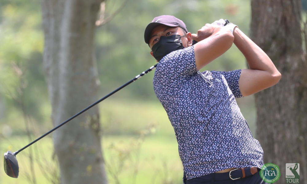 賴嘉一擊出66桿並列第二。