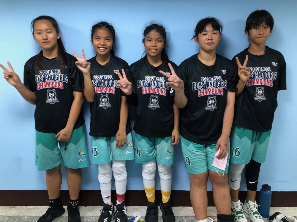 永康「五俠女」許云綺（左起）、雙胞胎林冠妤、林冠彣、黃翊蓁、邱芷媗。大會提供。