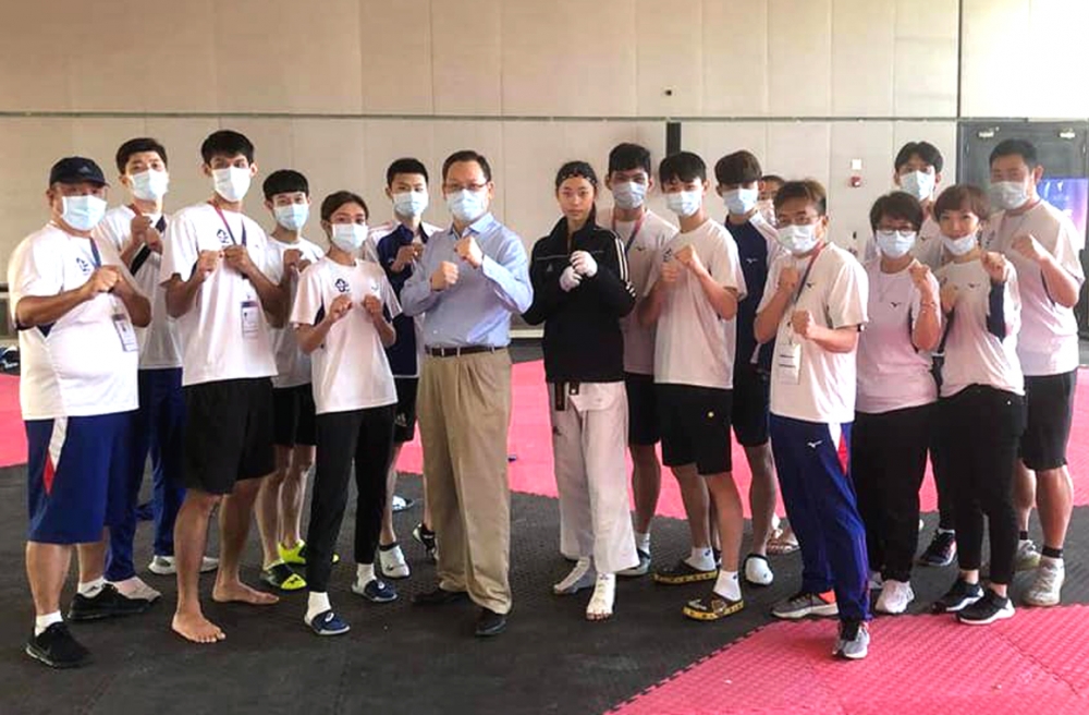 駐約旦臺北經濟文化辦事處代表買睿明及副參事馬超賢，到場為中華隊加油。取自／跆拳道協會粉專。