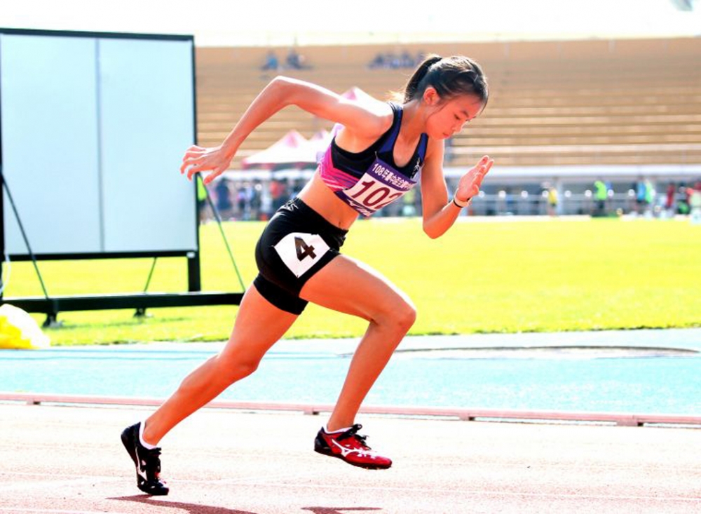 新北明德高中「跨欄甜心」童苡茹。林嘉欣／攝影。