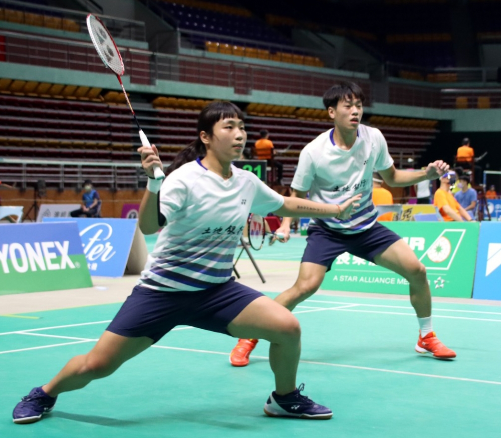 李洋的妹妹土銀北市大李芷蓁(左),和蘇力瑋搭檔混雙。羽球協會/提供。(下同)