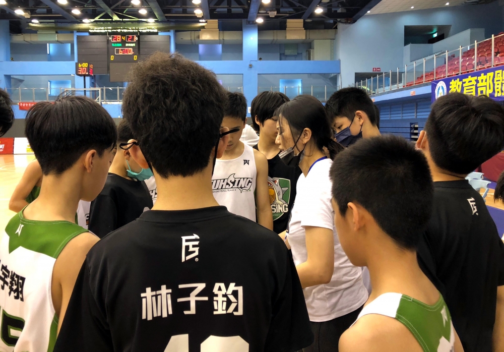 李涵汶暫停時耳提面命。大會提供。