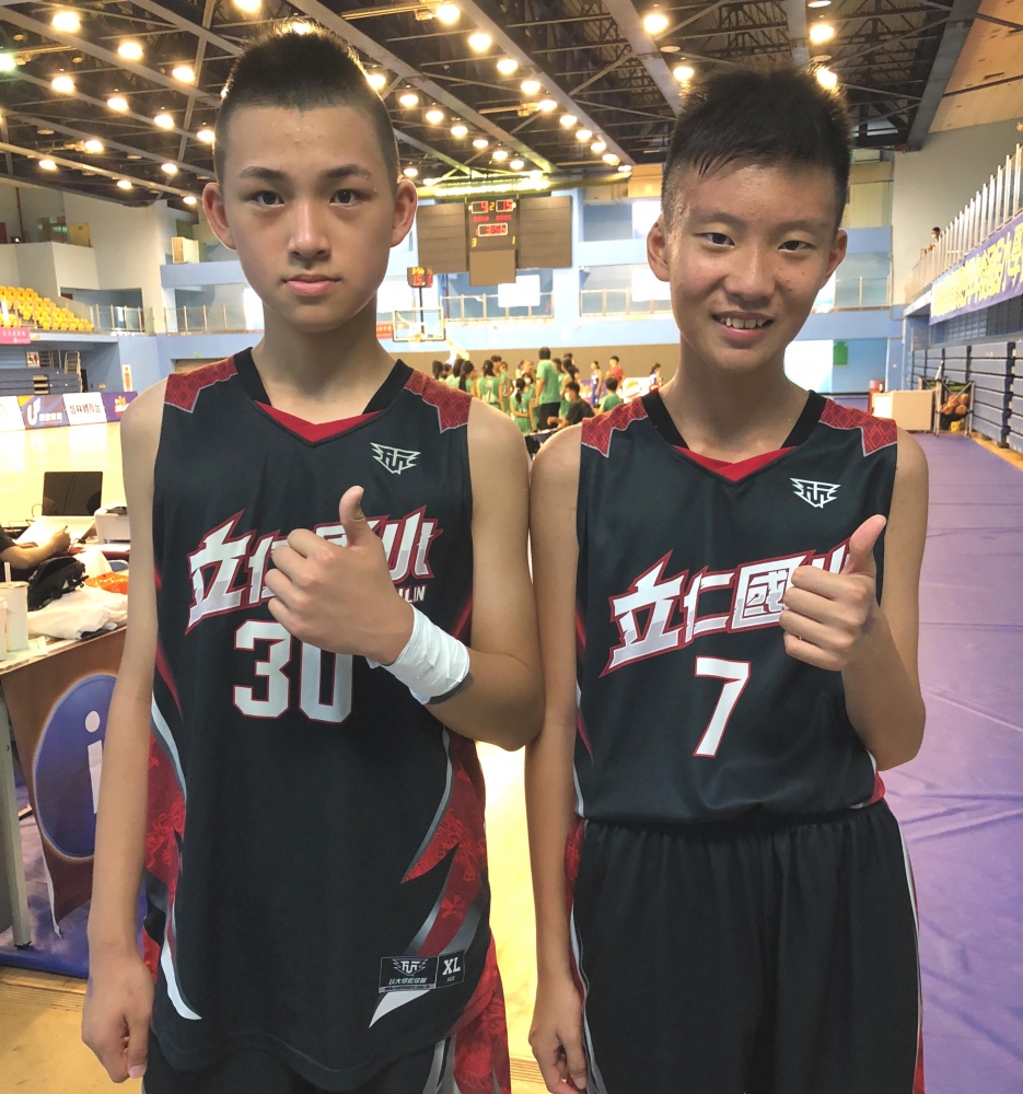 立仁「小雙塔」178公分林冠佑（左）、174公分楊程凱。大會提供。