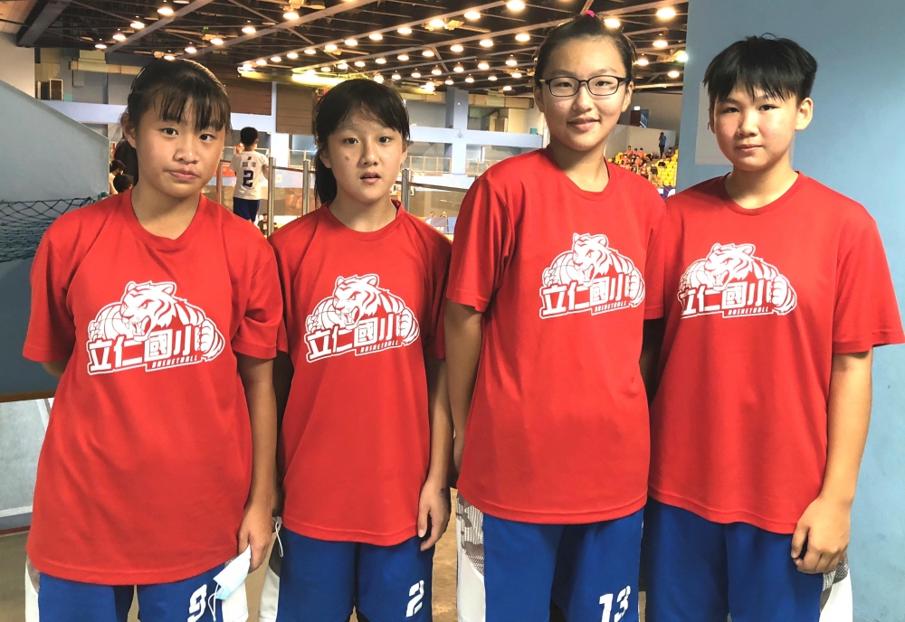 立仁「四劍客」林祐安（右起）、曾姵庭、黃聖蓉、許佾歆。大會提供。