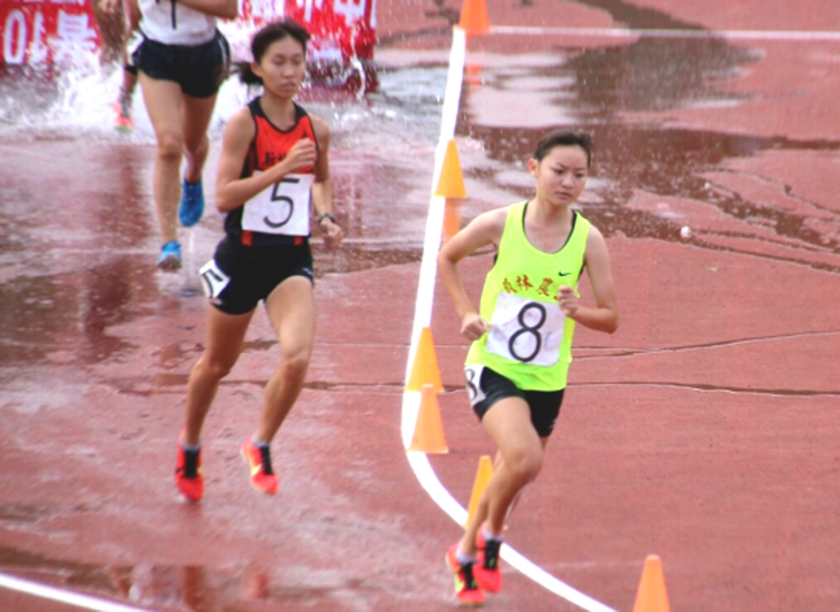 員林農工謝冠英（前）目標是要拿下全中運高女3000公尺障礙金牌。圖／彰化縣政府提供。