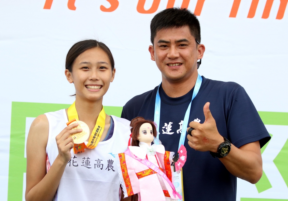 張博雅和教練曹建國。林嘉欣／攝影。