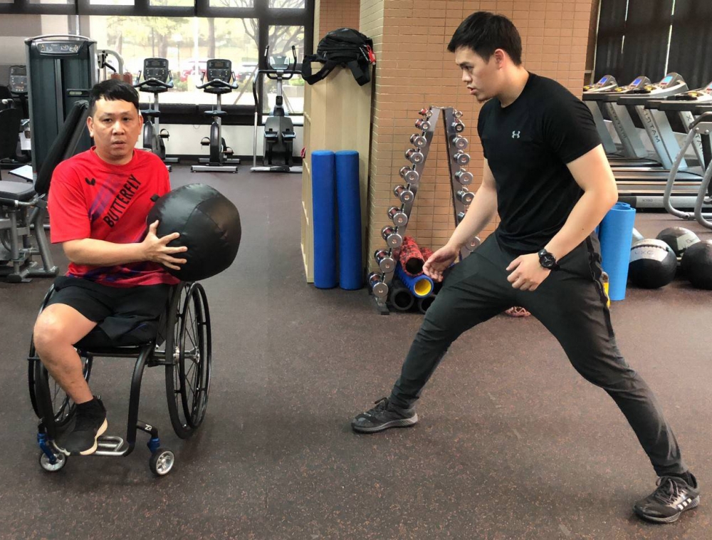 桌球選手程銘志(左）將全力衝刺東京帕運門票。中華民國殘障體育運動總會／提供。