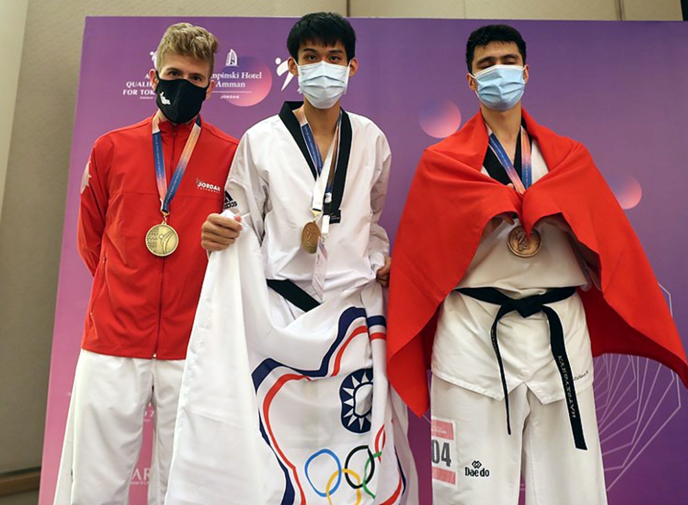 劉威廷（中）。圖／世界跆拳道總會。