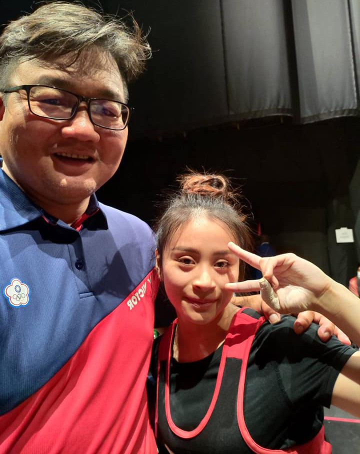 方莞靈（右）。舉重協會／提供。