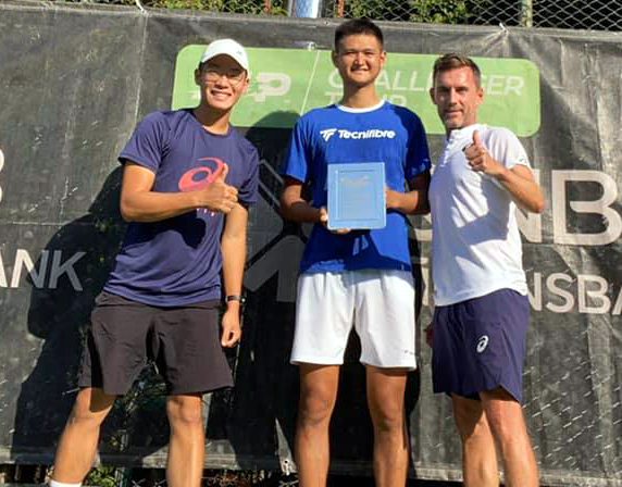 吳東霖（中）單打奪銀，取自／吳東霖粉專。