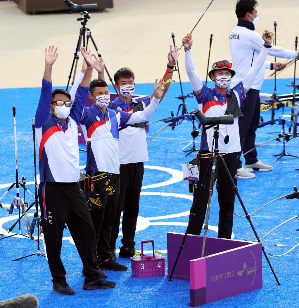 中華男團奪銀。體育署／提供。