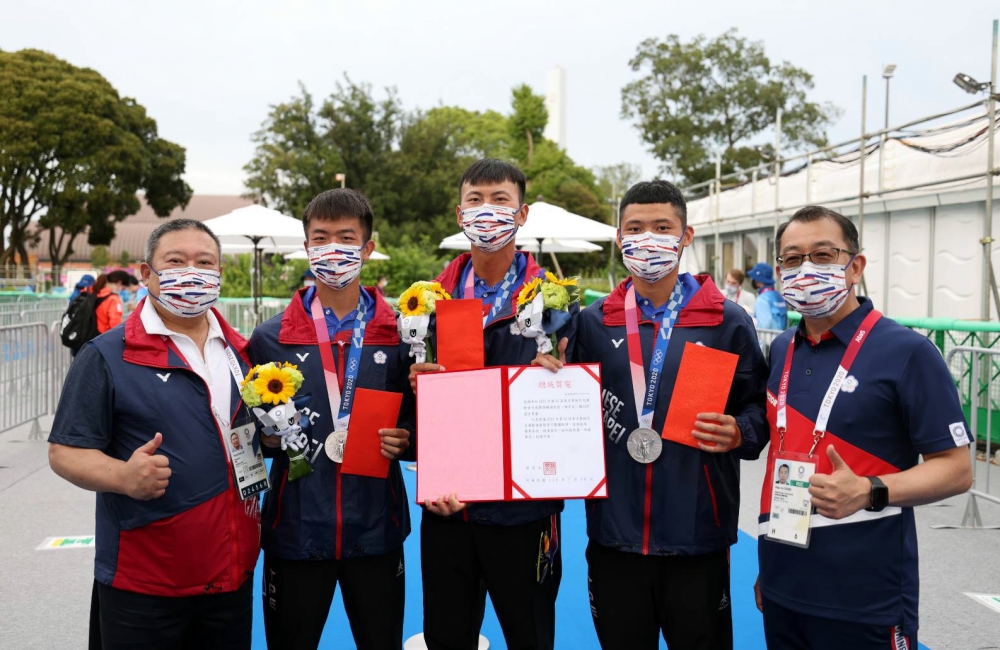 體育署長體育署長張少熙（右）表示，將於檢疫結束後離開署長職務，回到臺灣師大擔任教職。體育署提供。