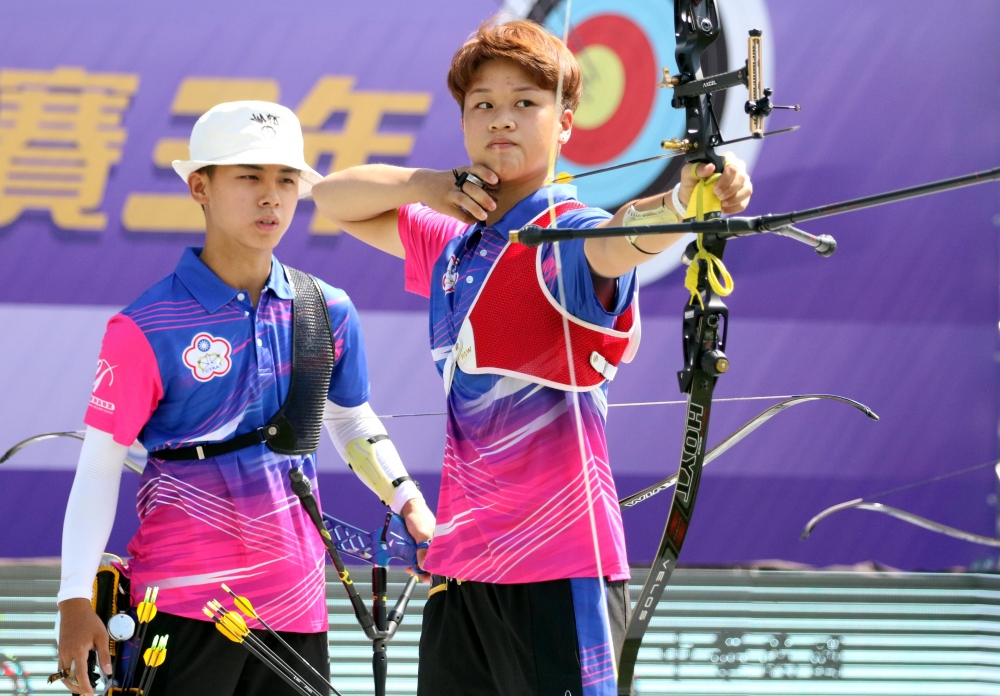 協會青年隊混雙施孟君／吳昱眀。中華企業射箭聯盟／提供。