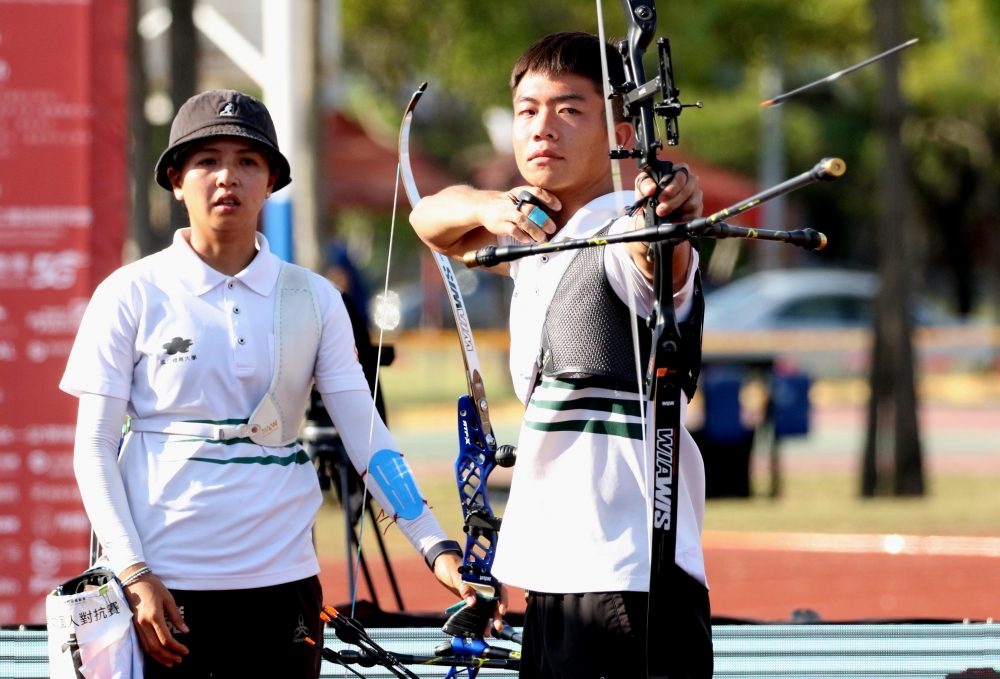 國體大鄧宇成和林佳恩射下混雙金牌。林嘉欣／攝影。