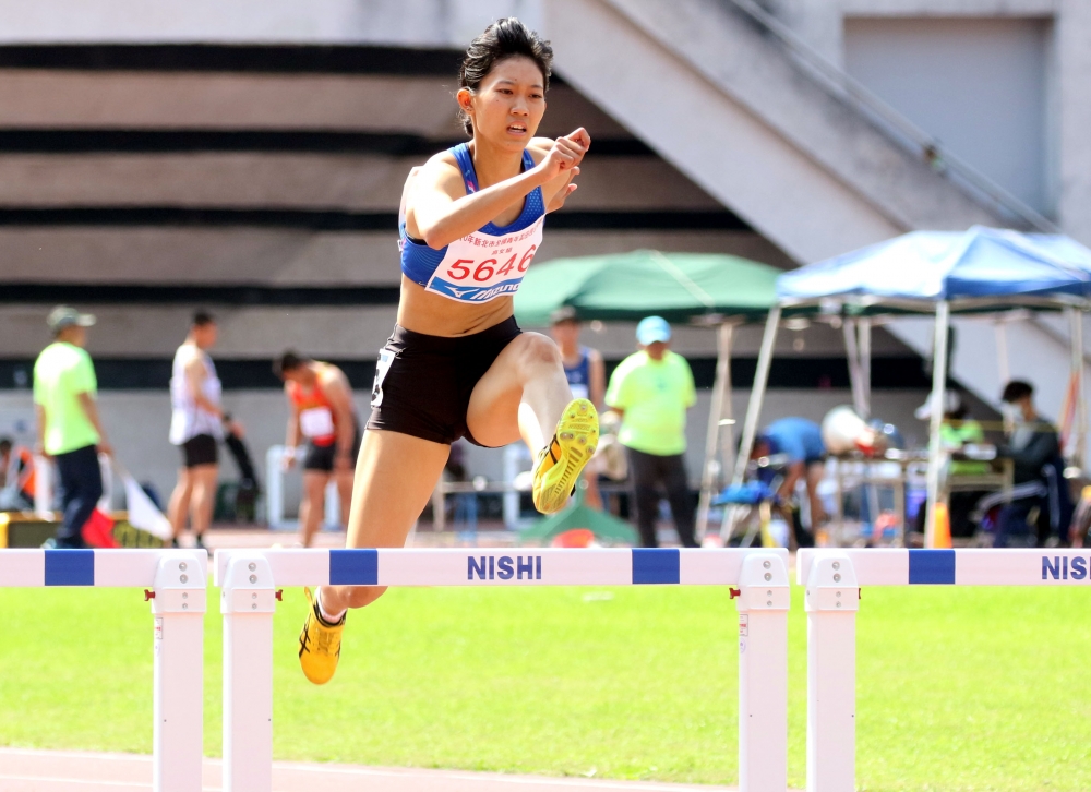 國一時才38公斤的紙片人林美秀,能在全中運、青年盃等全國賽高女400公尺跨欄奪金,證明身材條件並非成功與否唯一條件,關鍵在心態。林嘉欣/攝影。