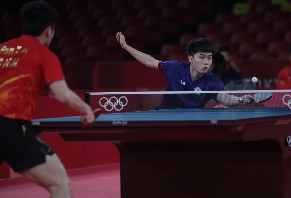 林昀儒大戰球王樊振東。體育署提供。