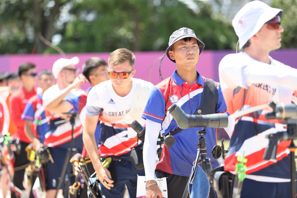 中華隊魏均珩（右二）。體育署／提供。