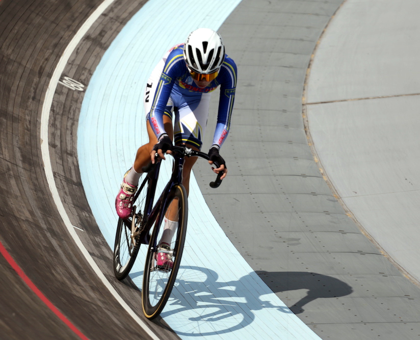 女青集體出發賽冠軍吳婭弘。