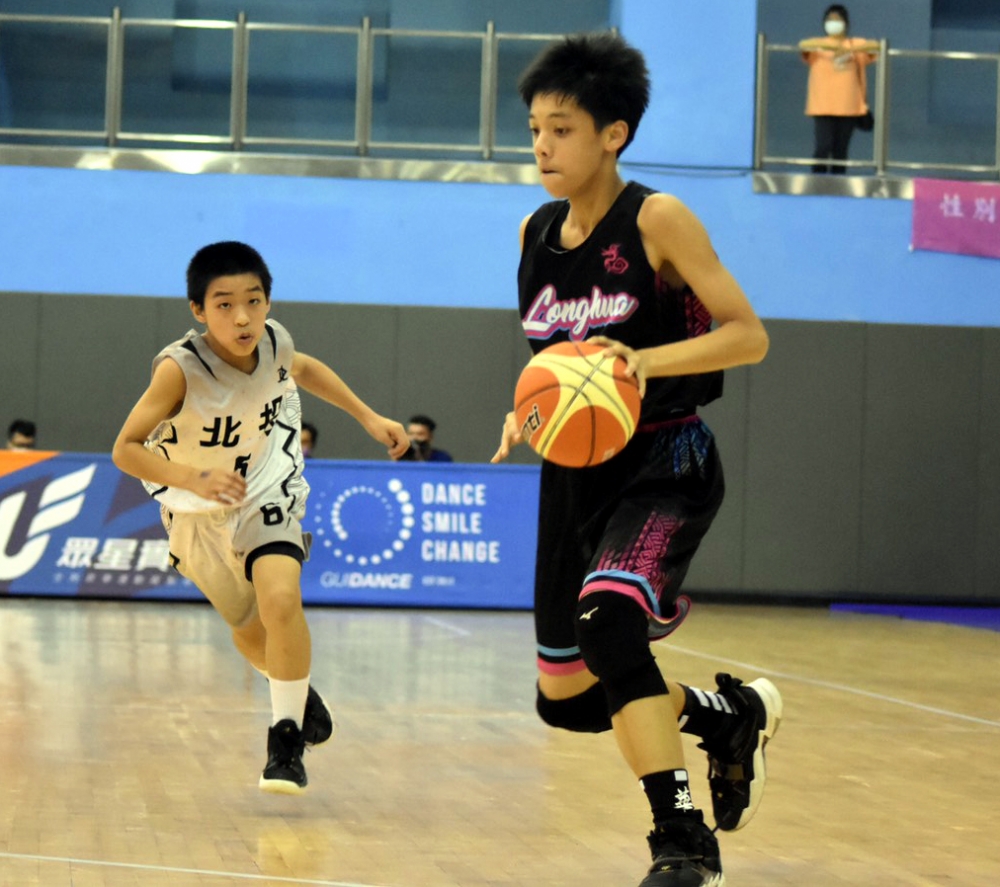 龍華球員運球推進。大會提供。