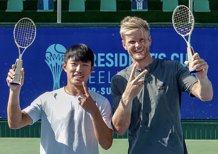 許育修和辛巴威班傑明搭檔，喜收挑戰賽雙打第二冠。翻攝自許育修IG。