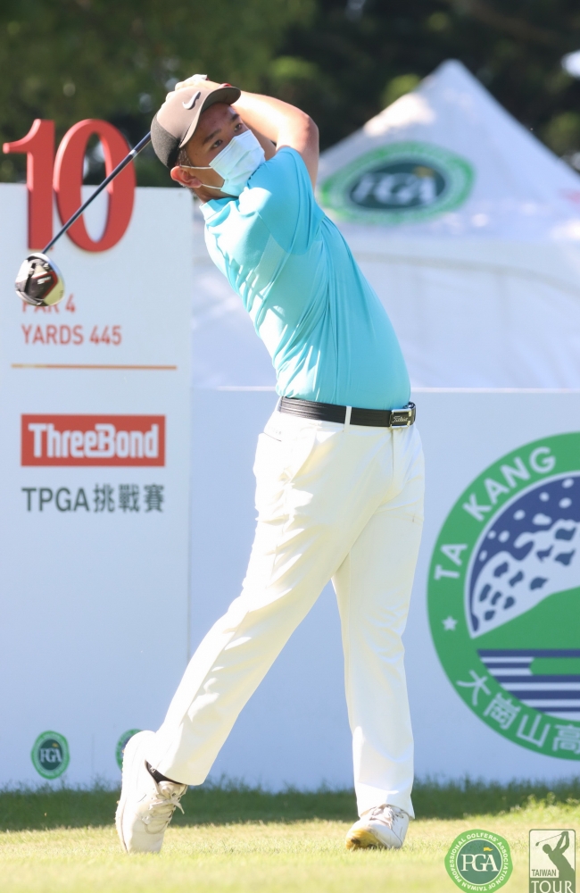ThreeBond TPGA 挑戰賽第一回合，業餘選手張簡克諺67桿(-5)暫並列第一。