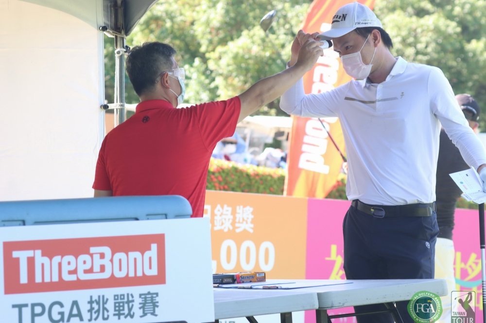 大會加強防疫工作，選手均需量體溫與戴口罩。