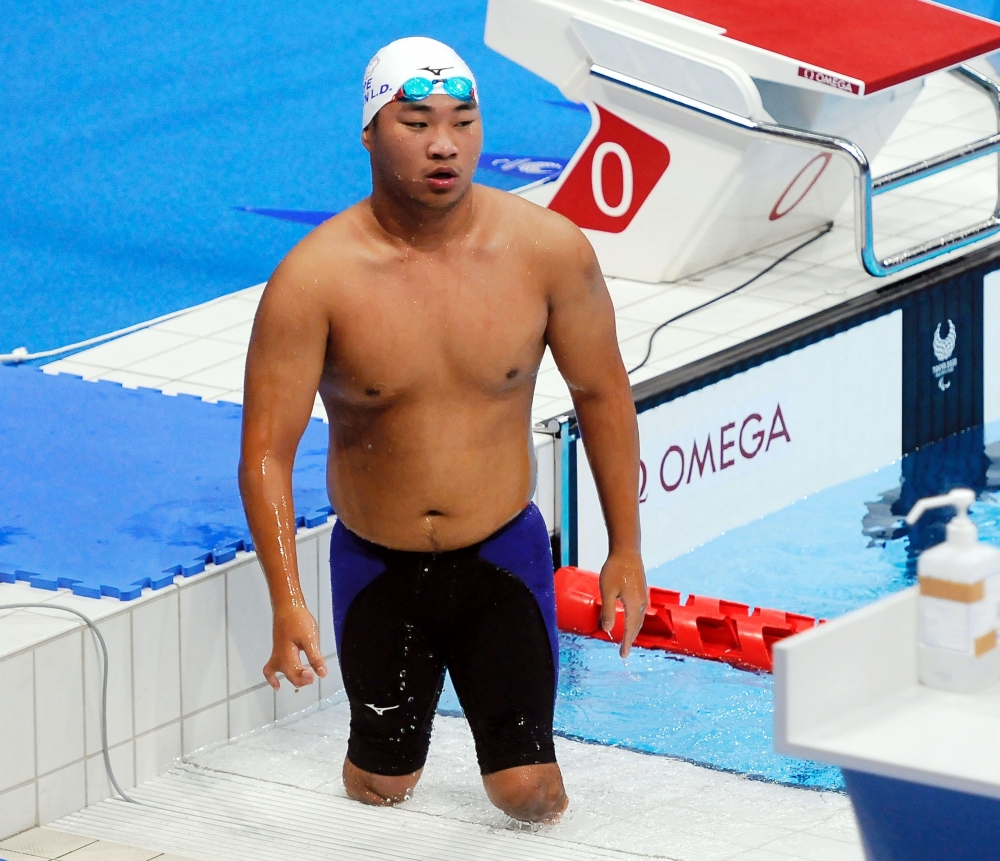 沒小腿又併指的陳亮達勇闖400公尺自由式決賽。