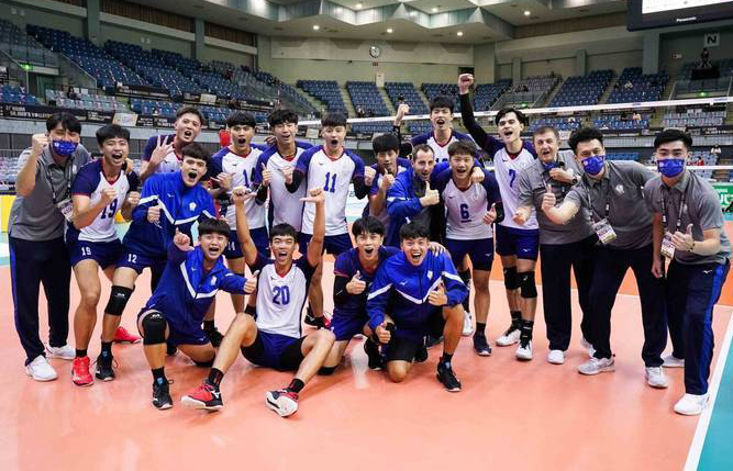 中華隊睽違24年重返四強超嗨。亞排聯提供。（下同）